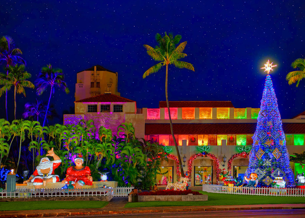A recent shot of Honolulu City Hall during the holiday season.